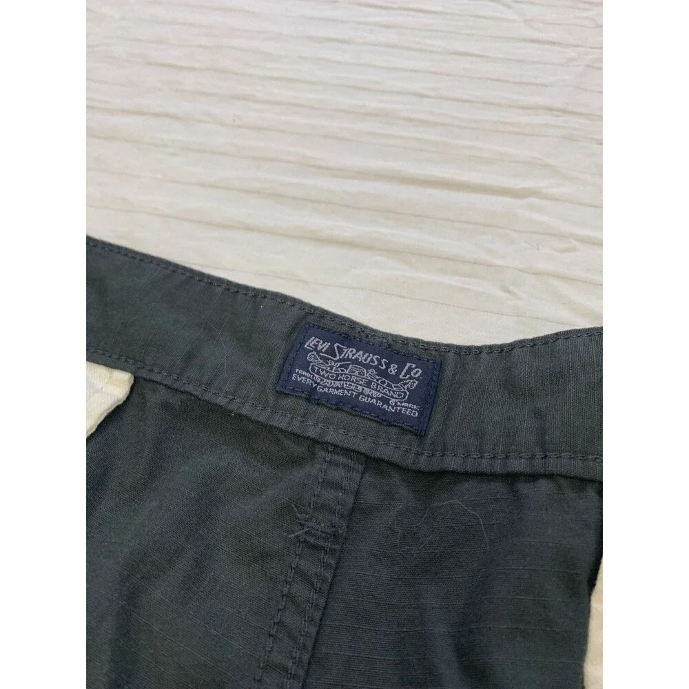 LEVIS STRAUSS MENS CARGO SHORTS SIZE 40